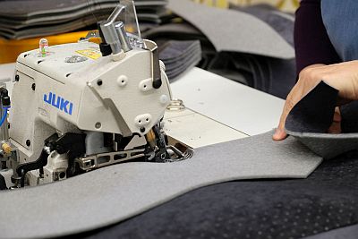 Näharbeit bei HEIMSCH Design